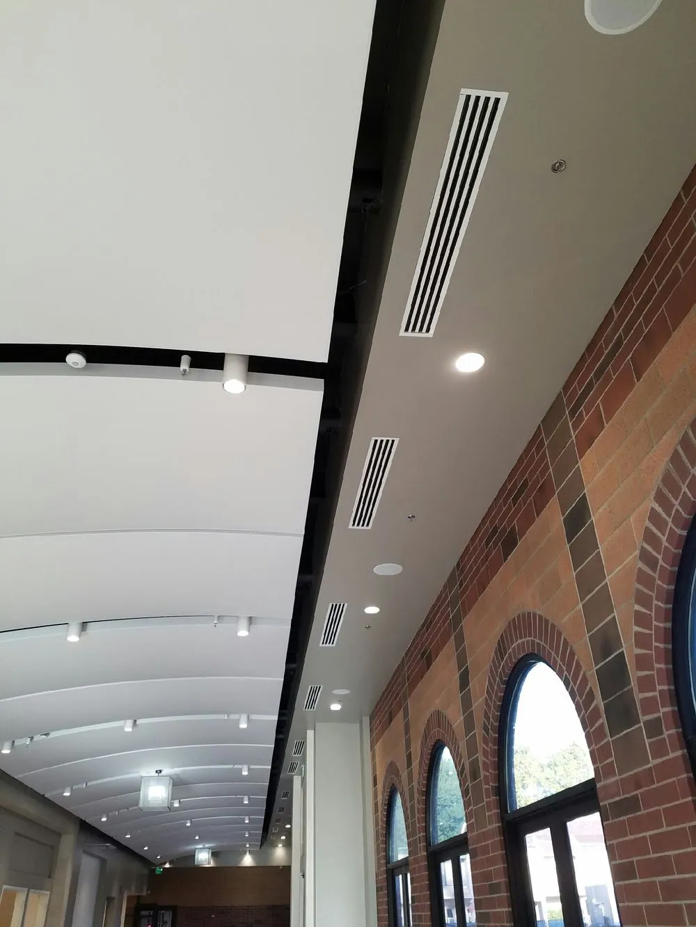 Linear slot diffusers